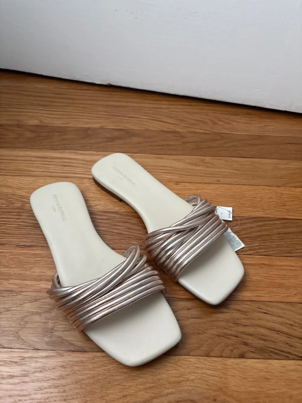 Banana Republic Rose Gold Leather Twisted Strappy Flat Sandals Size 8, NWT